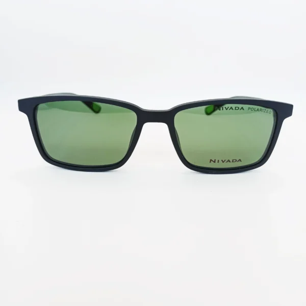 1-61.webp Lentes de sol Nivada color negro y detalles plateados con verde.