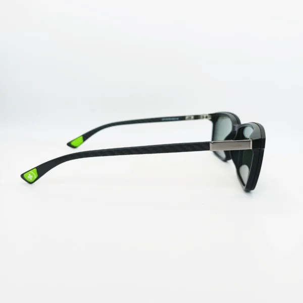 2-61.webp Lentes de sol Nivada color negro y detalles plateados con verde.