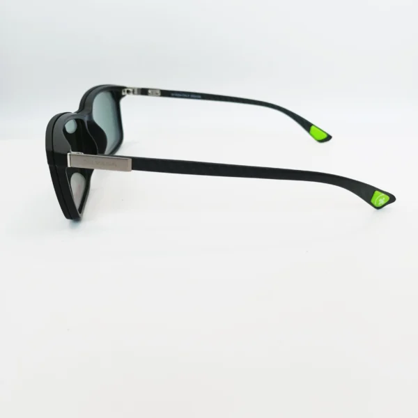 4-64.webp Lentes de sol Nivada color negro y detalles plateados con verde.